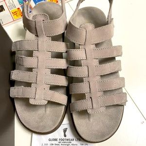 New never worn Vionic brand Sandals size 7.
Style: Vionic Palm Ritta